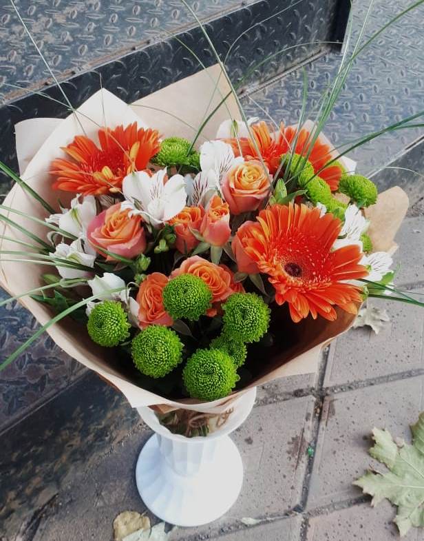 Букет цветов из: Герберы, Хризантемы, Альстромерии и Розы в Тюбе