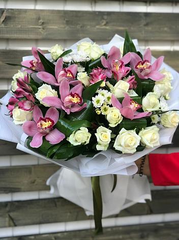 Букет цветов из: Розы и Хризантемы в Тюбе