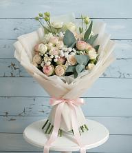 Букет цветов из:  Розы и Лизиантусы в Тюбе