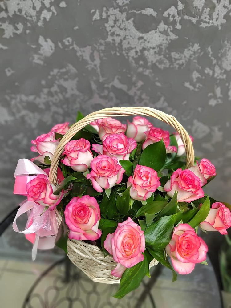 Цветочная композиция из Розы в корзине в Тюбе