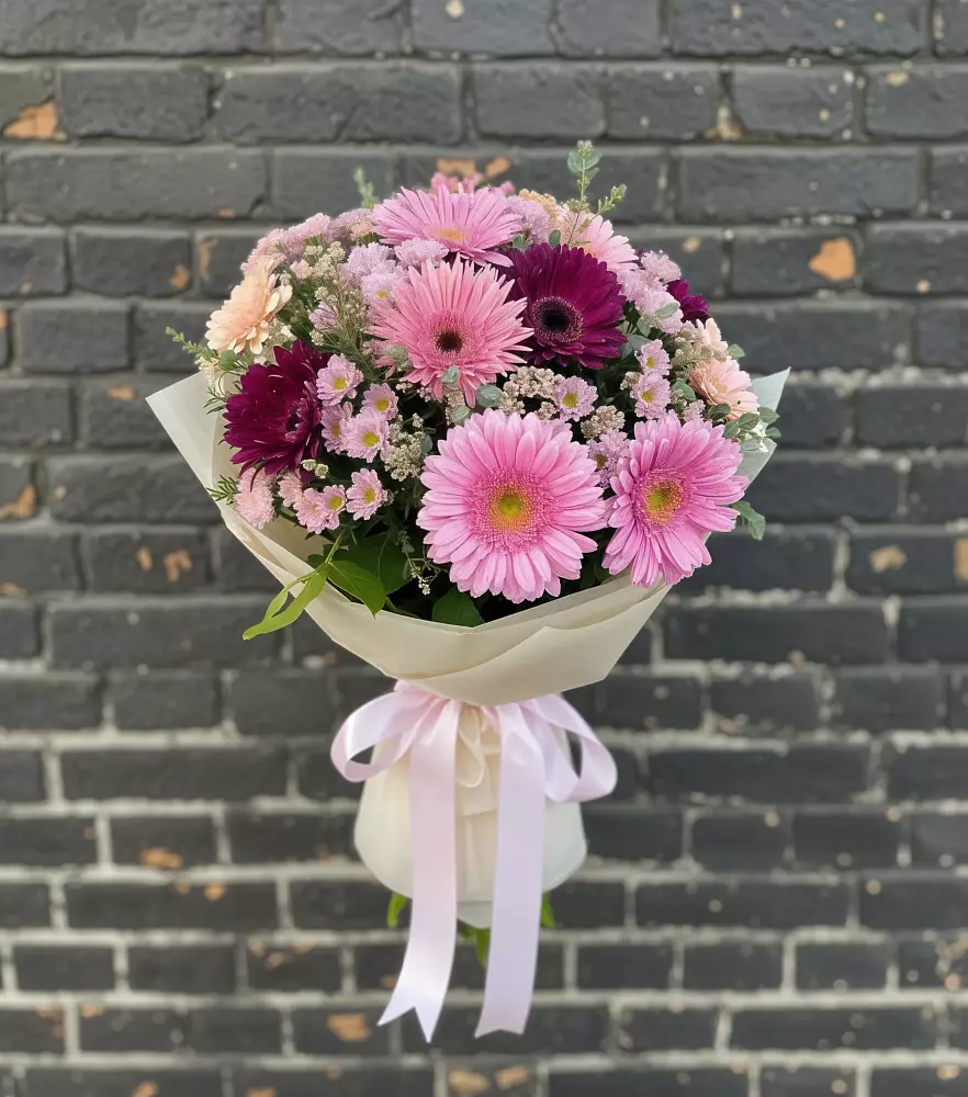 Букет цветов из: Герберы и Хризантемы в Тюбе