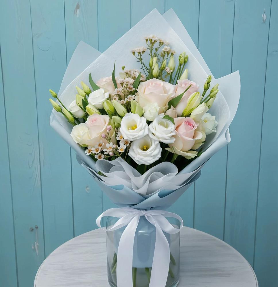 Букет цветов из: Розы и Лизиантусы в Тюбе