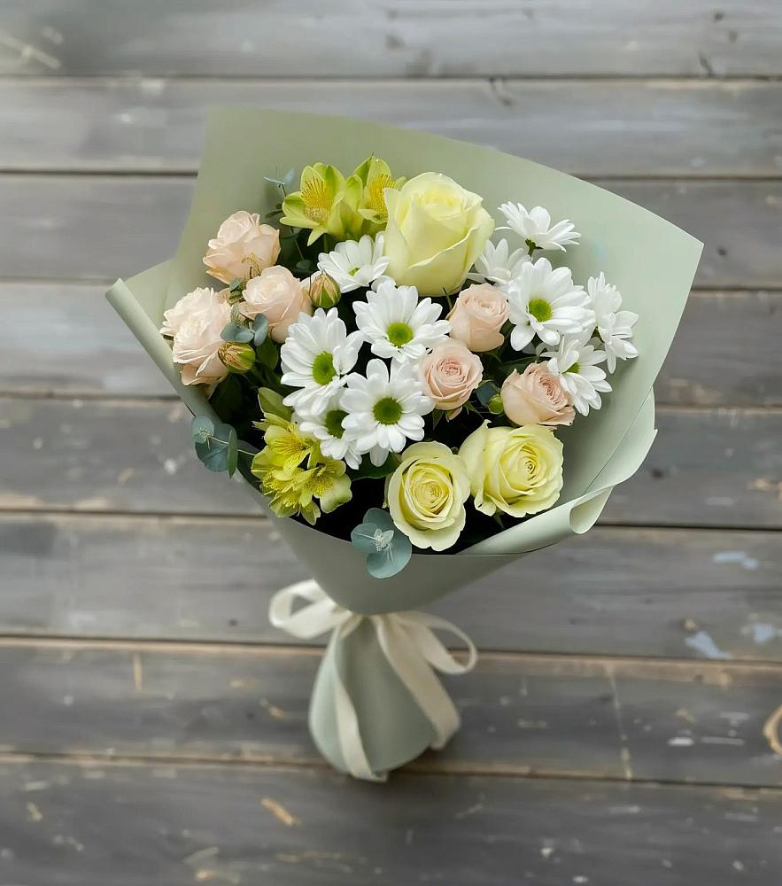 Букет цветов из: Альстромерии, Розы и Хризантемы в Тюбе
