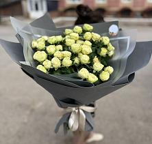 Букет Белые кустовые розы Солинеро в Тюбе