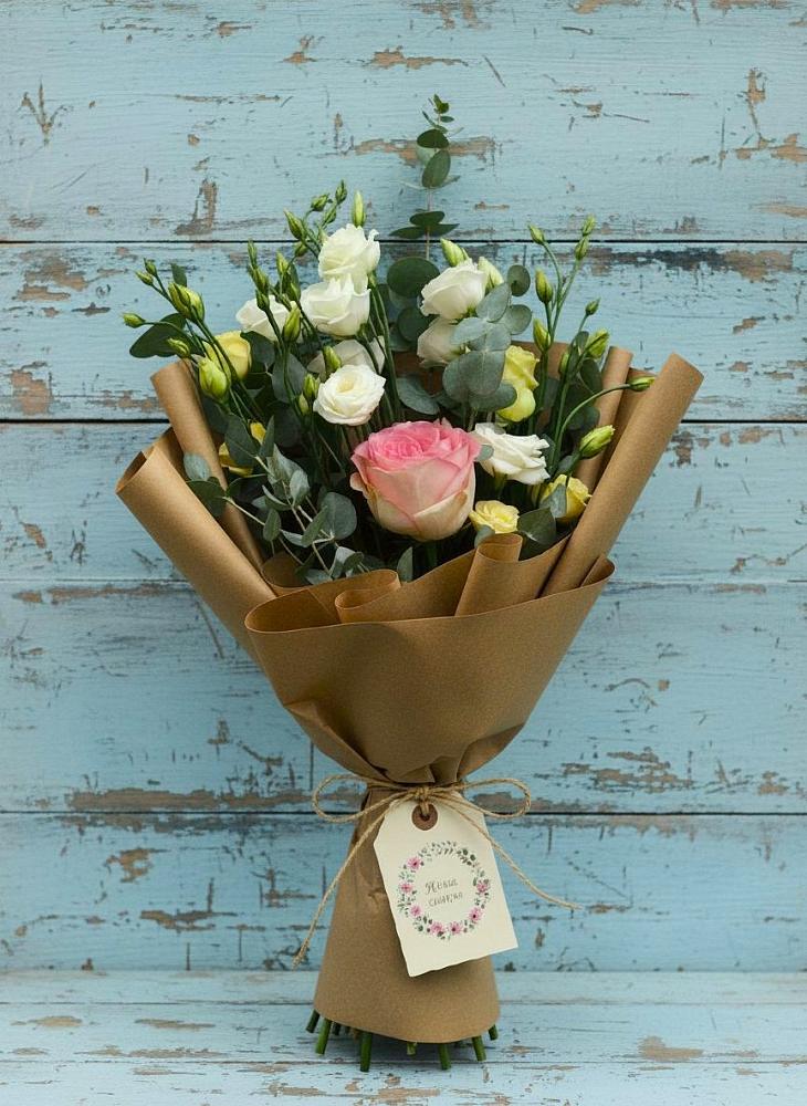 Букет цветов из: Розы и Лизиантусы в Тюбе