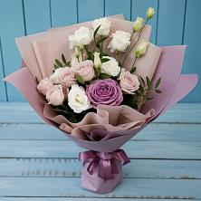 Букет цветов из:  Розы и Лизиантусы в Тюбе