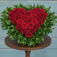 Цветочная композиция из Розы в виде сердца в Тюбе