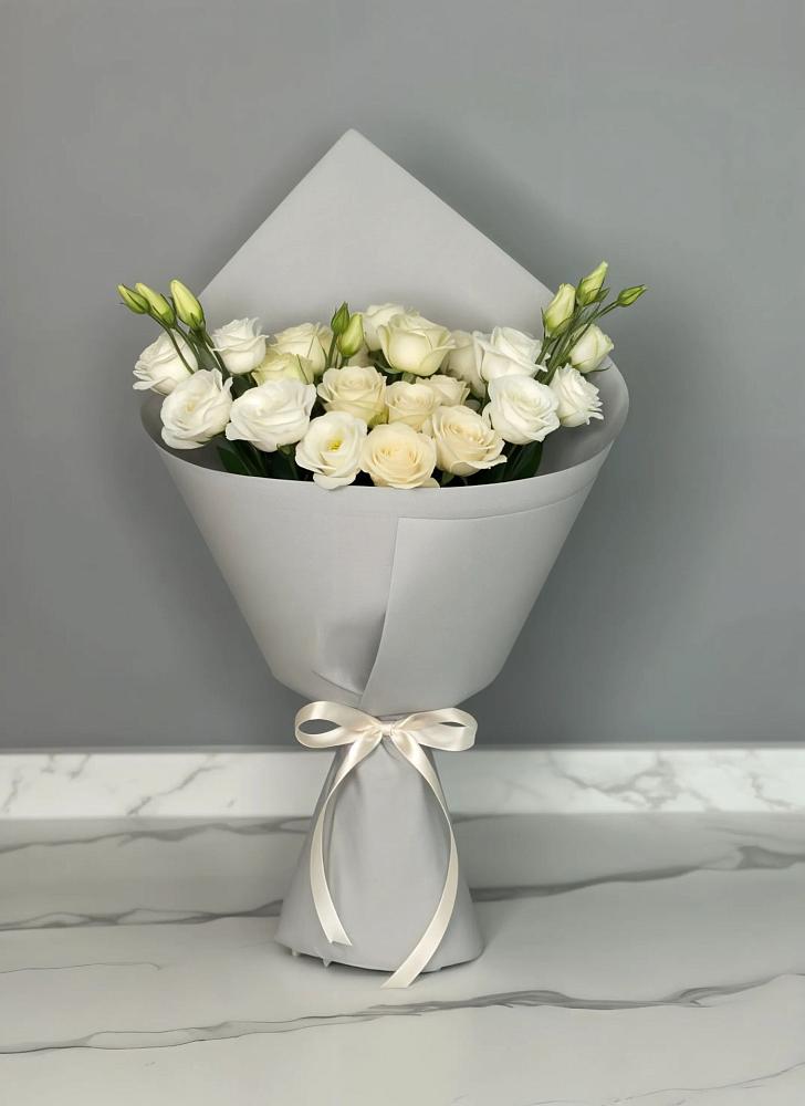 Букет цветов из: Розы и Лизиантусы в Тюбе