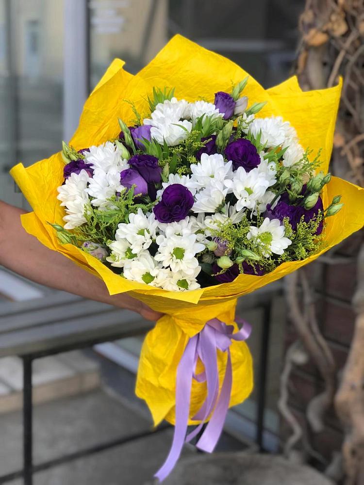 Букет цветов из: Ирисы, Хризантемы и Ромашки в Тюбе