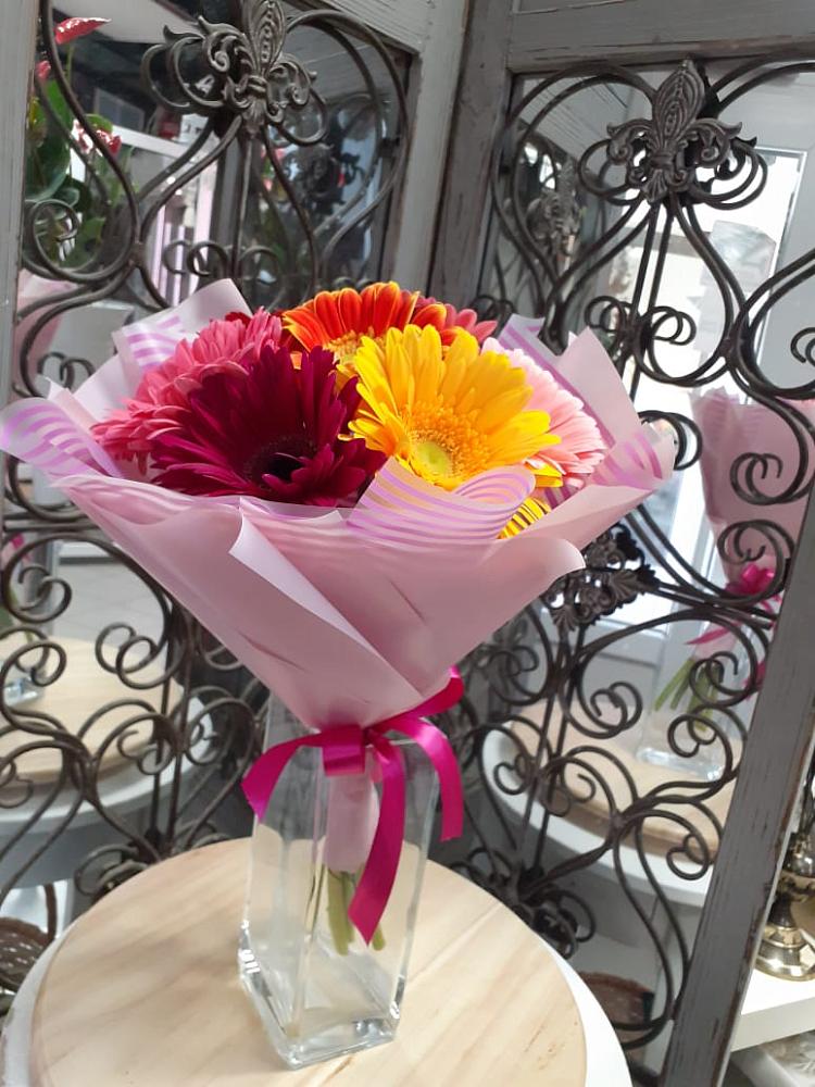 Букет цветов из: Герберы в Тюбе