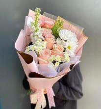 Букет цветов из:  Хризантемы и Розы в Тюбе