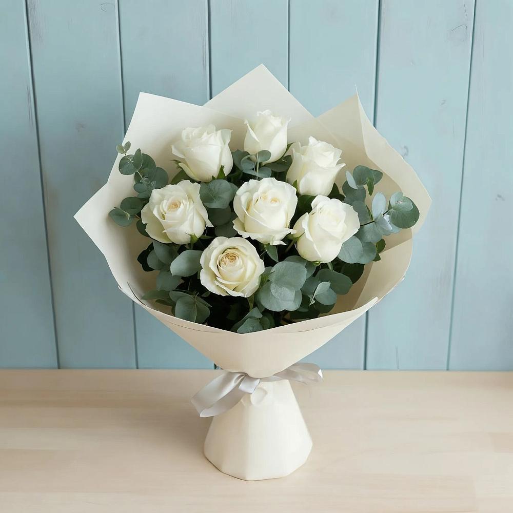 Букет Белые розы в Эвкалипте в Тюбе