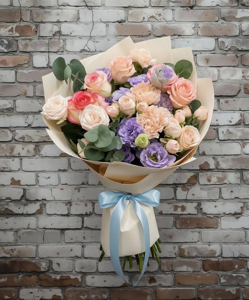 Букет цветов из: Розы, Лизиантусы и Гвоздики в Тюбе