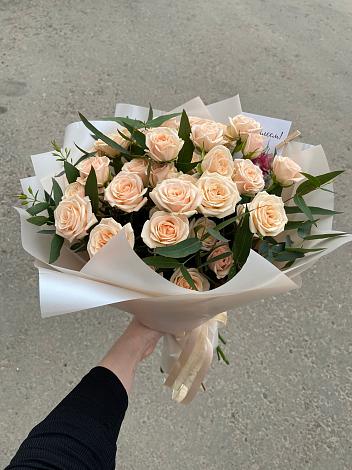 Букет Кремовые розы Латте в Тюбе