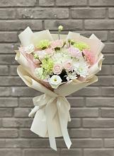 Букет цветов из:  Гвоздики, Розы, Лизиантусы и Хризантемы #REPLACE_PRED# Тюбе