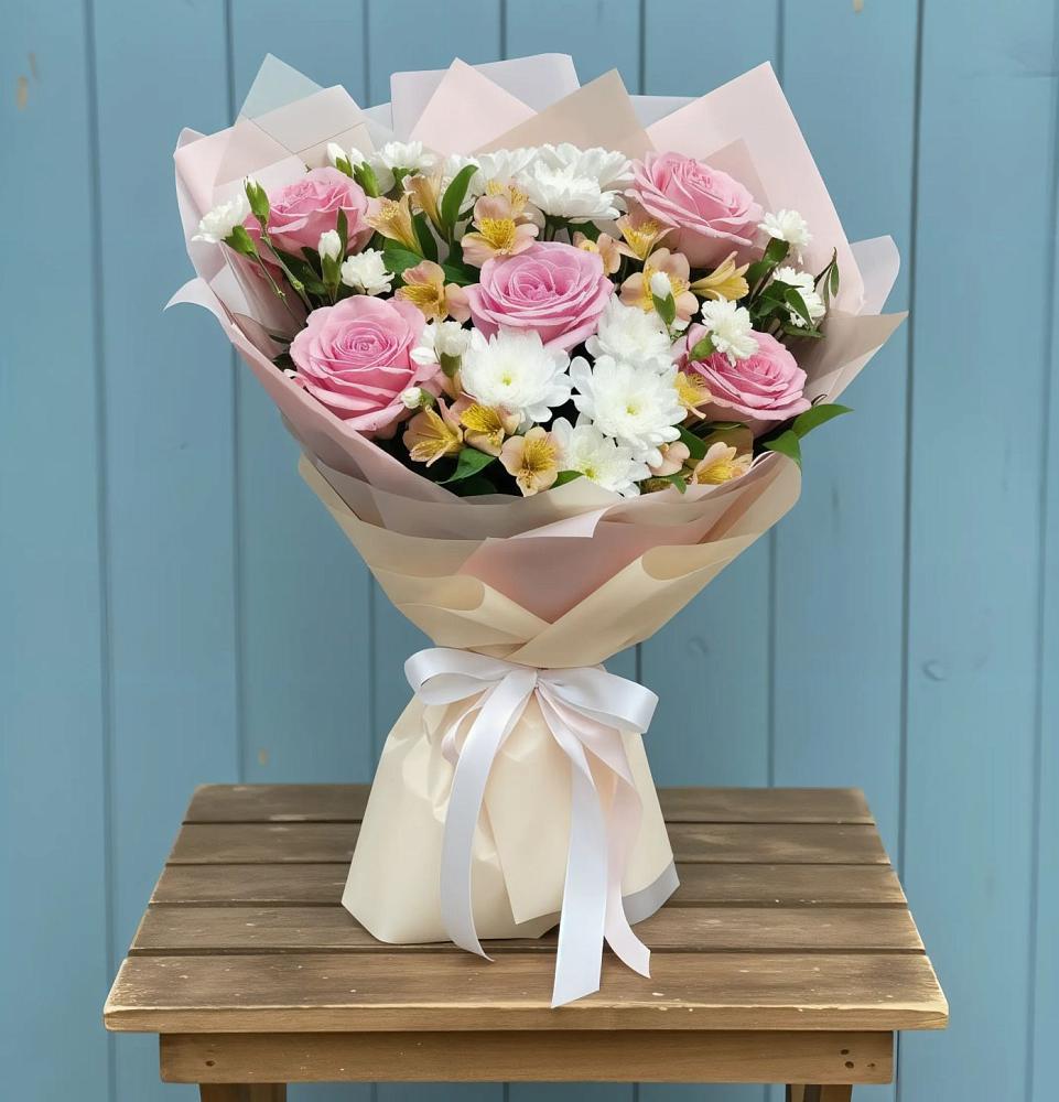 Букет цветов из: Гвоздики, Орхидеи и Розы в Тюбе