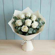 Букет Белые розы в Эвкалипте в Тюбе