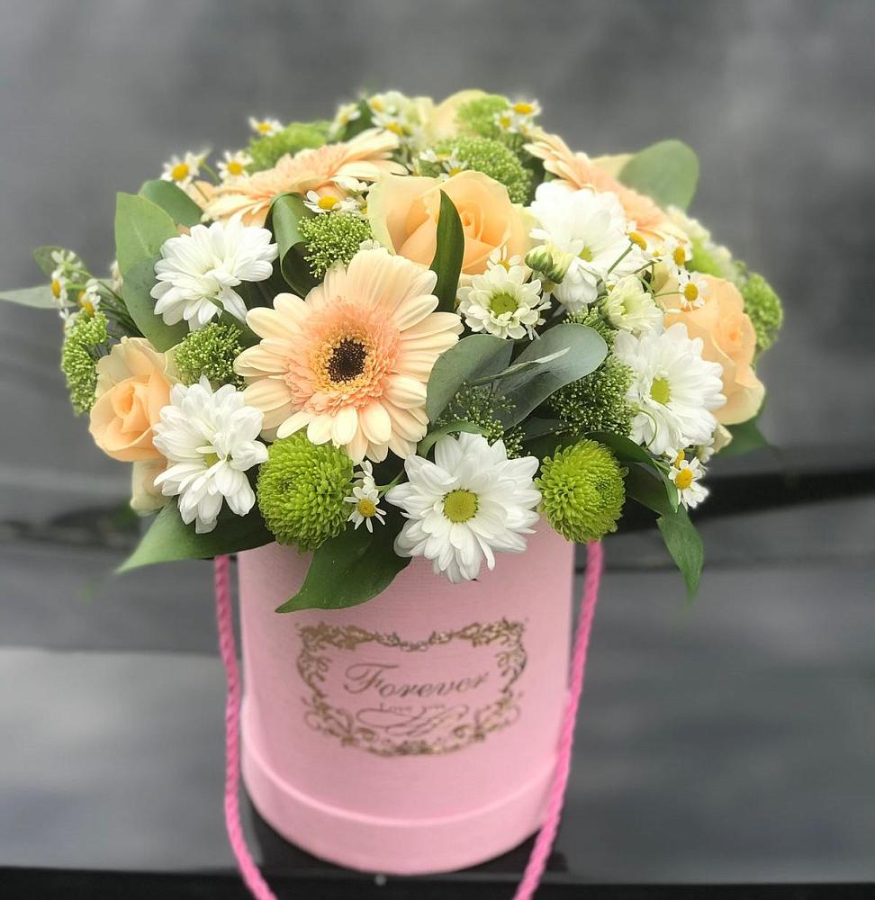 Цветочная композиция из Розы, Герберы и Хризантемы в шляпной коробке в Тюбе