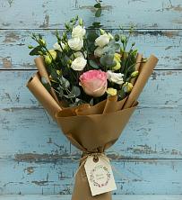 Букет цветов из:  Розы и Лизиантусы в Тюбе