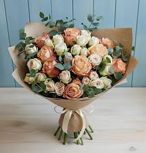 Букет цветов из:  Альстромерии и Розы в Тюбе