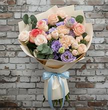 Букет цветов из:  Розы, Лизиантусы и Гвоздики в Тюбе